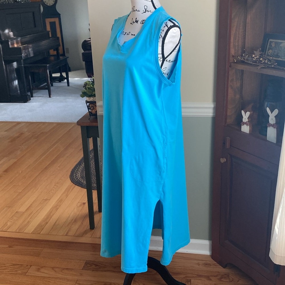 Vibrant Blue Sleeveless Dress - Picture 2 of 9